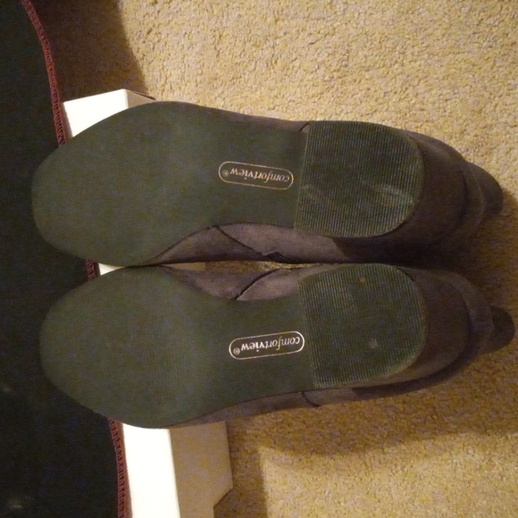 Booties (9.5)WW - Picture 5 of 6